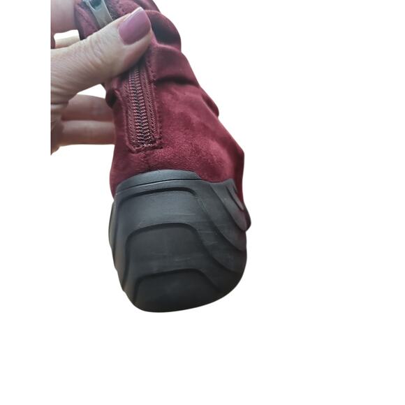 BZees Women's Zizzle Ankle Boot cranberry wine red sz 10 suede - Picture 4 of 7